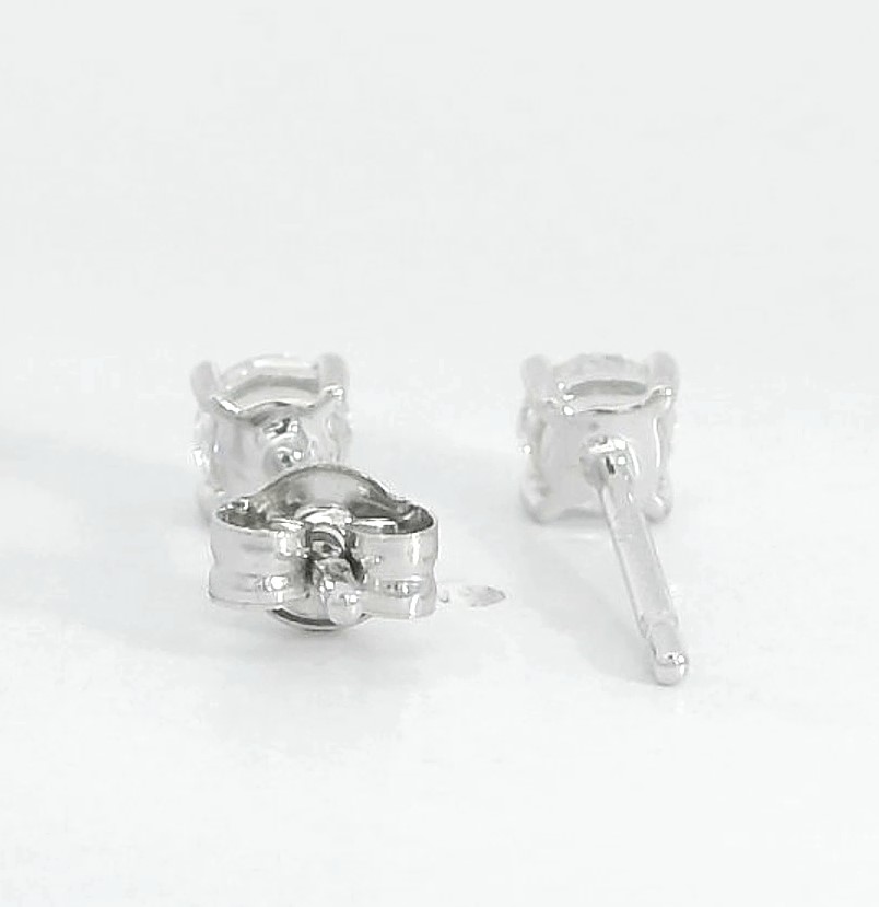 PENDIENTES GARRA FUNDICION  5MM.BRILLANTES H-SI 1. 0.40 CT TW.