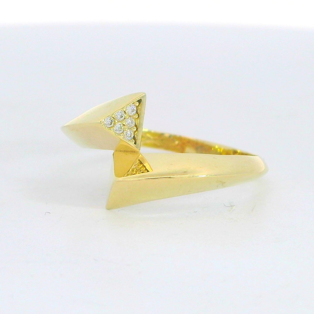 SORTIJA CABEZA TRIANGULOS CON CIRCONITAS. 9KILATES