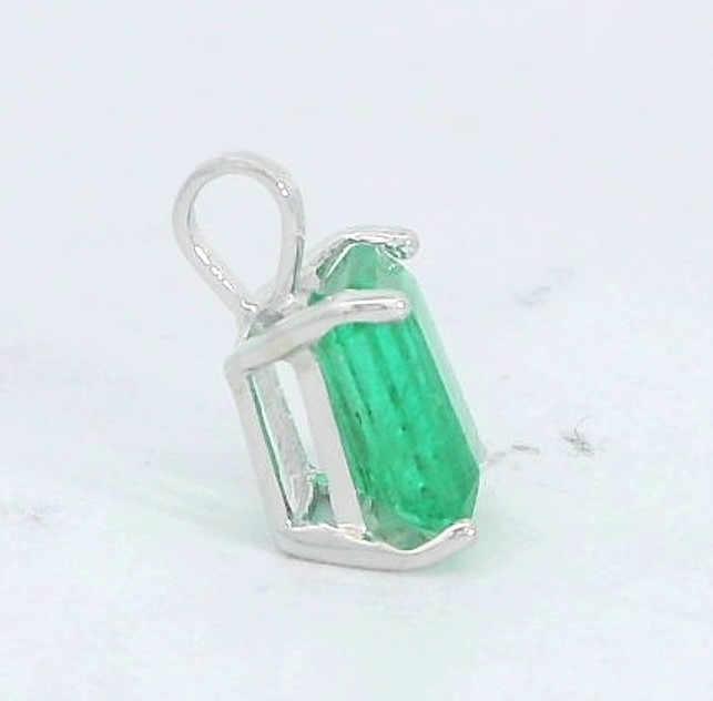 COLGANTE ESMERALDA NATURAL 7x5MM. ORO BLANCO