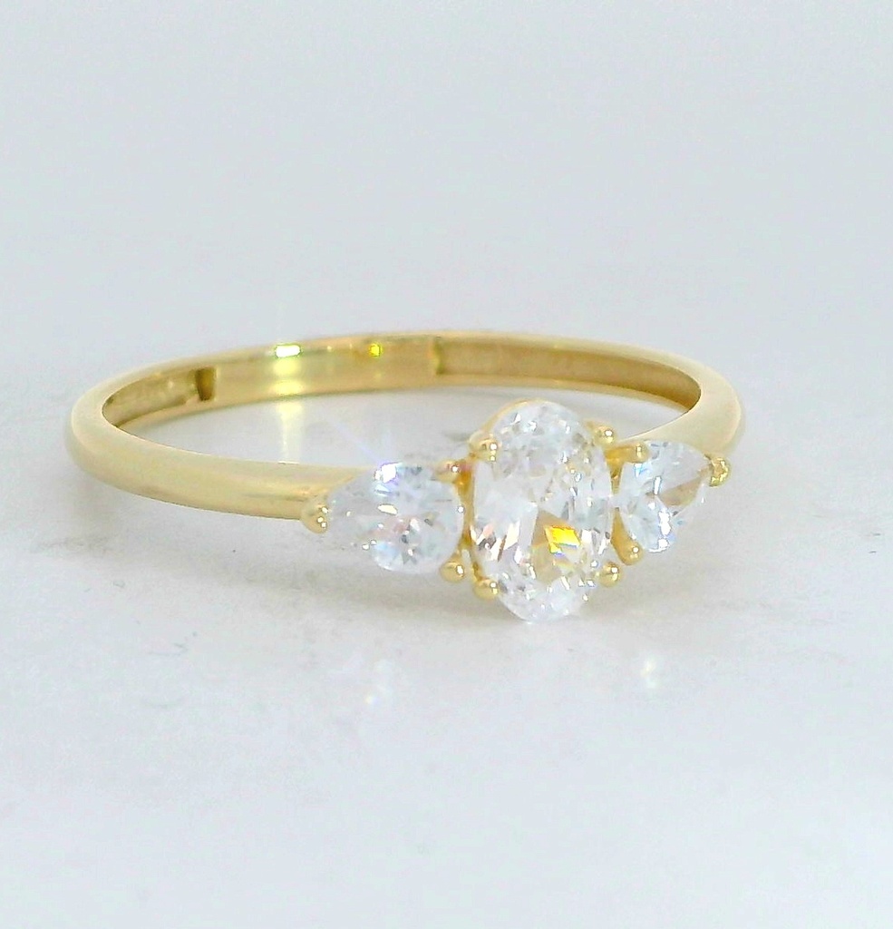 SORTIJA CIRCONITA CON GARRAS 6x4 .9 KILATES