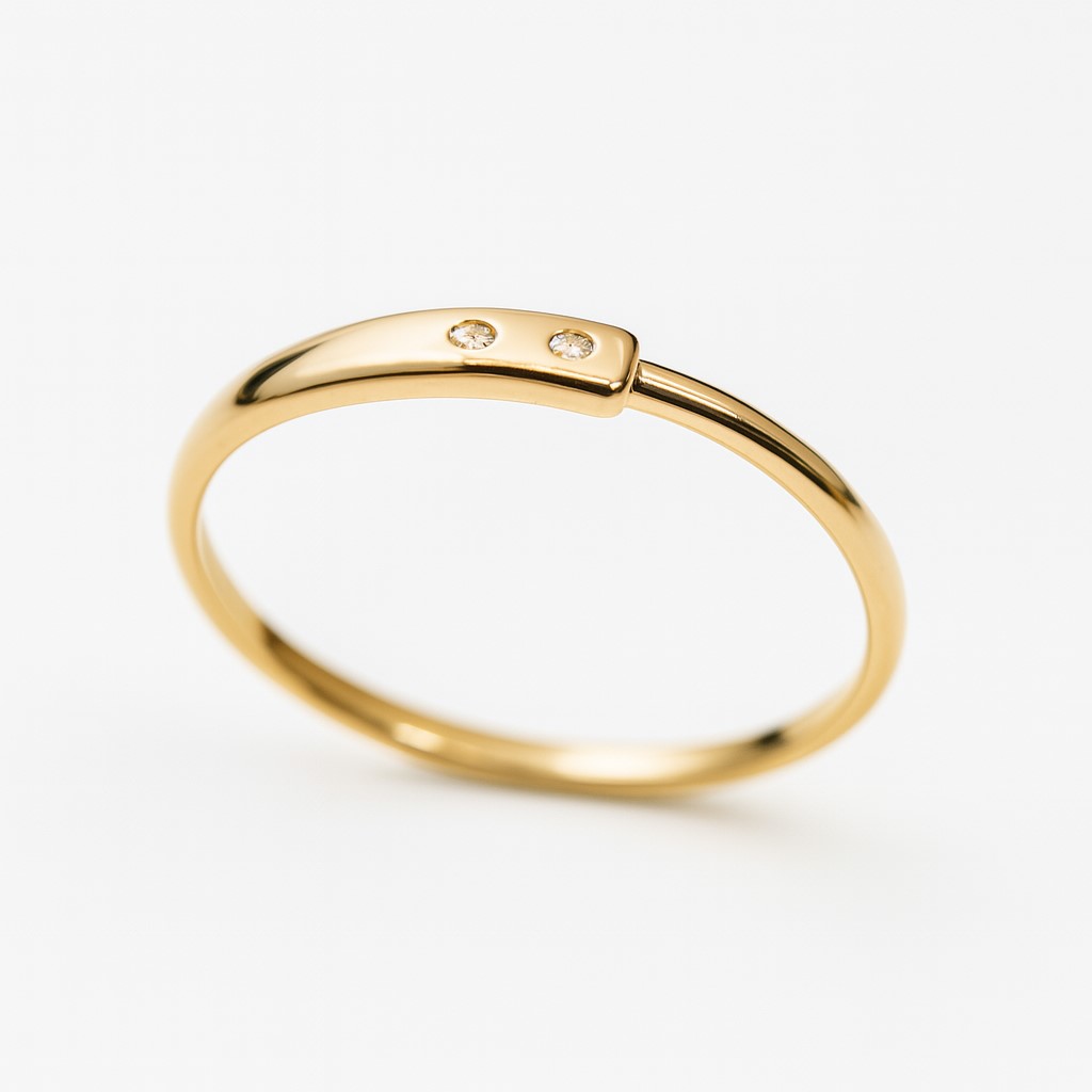 GOLD RING WITH CZ.