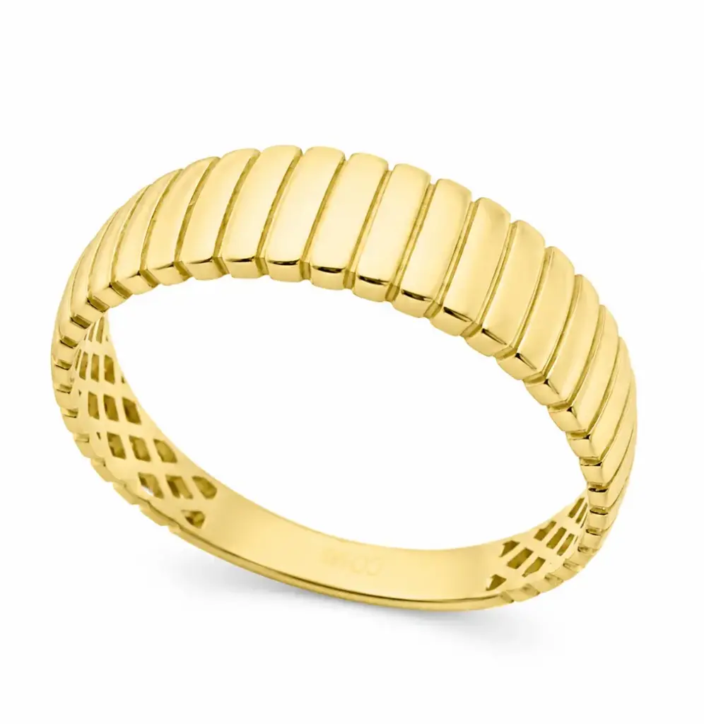9 KARAT GOLD RING 