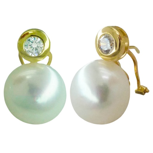 [1703] 12MM BUTTON PEARL OMEGA BACK EARRINGS.