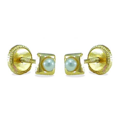 [1017] SQUARE STUD EARRINGS WITH PEARLS.